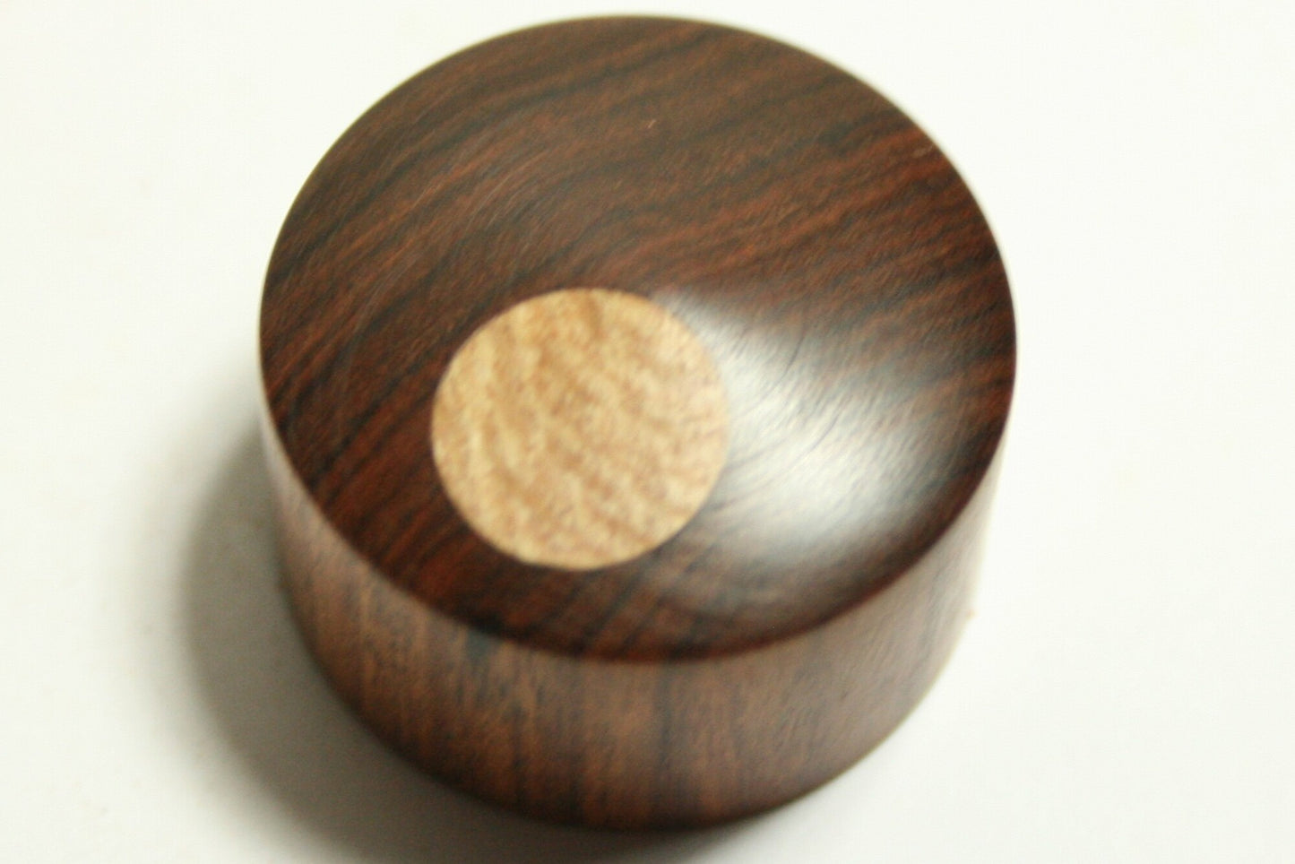 Guitar Knob: Rosewood with Large Sycamore Cap (15/16 dia x 11/16 height)