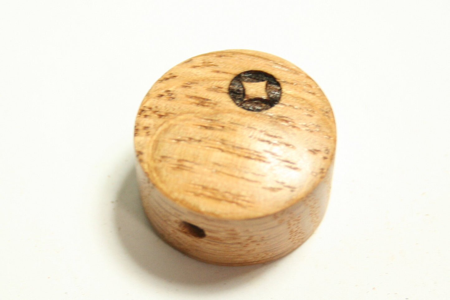 Guitar Knob: Quartersawn Oak with Laser Etched Dot (15/16 dia x 5/8 height)